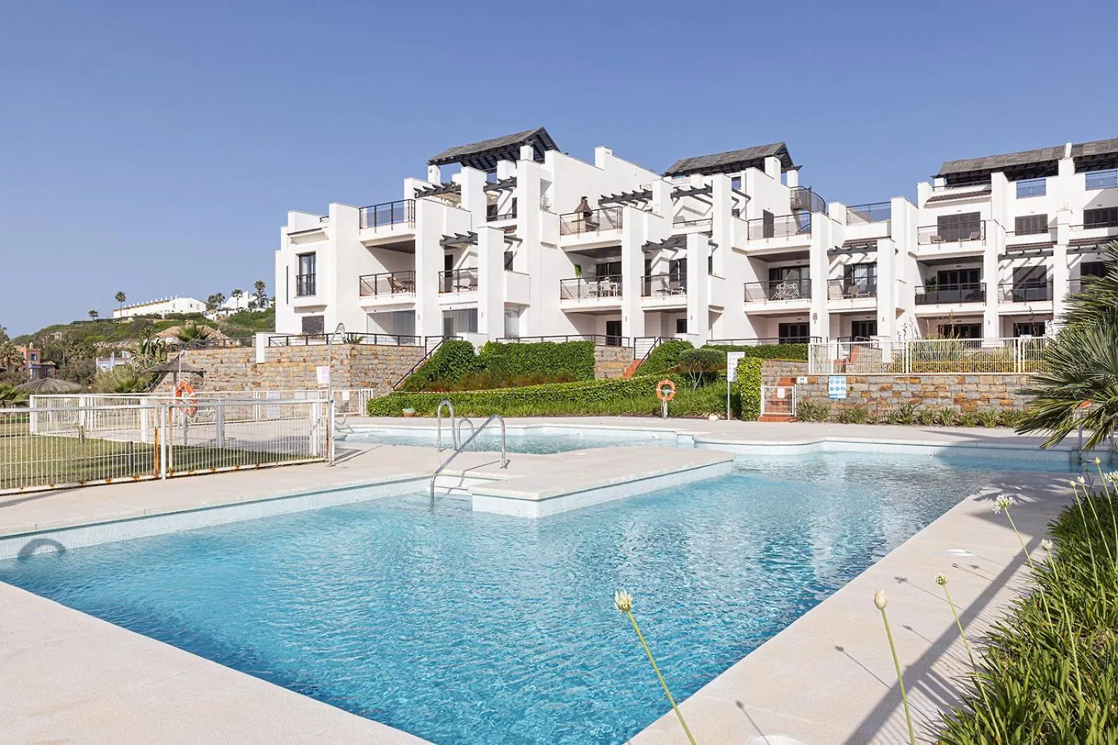 Sunrise Beach Front - Casares Del Mar 아파트