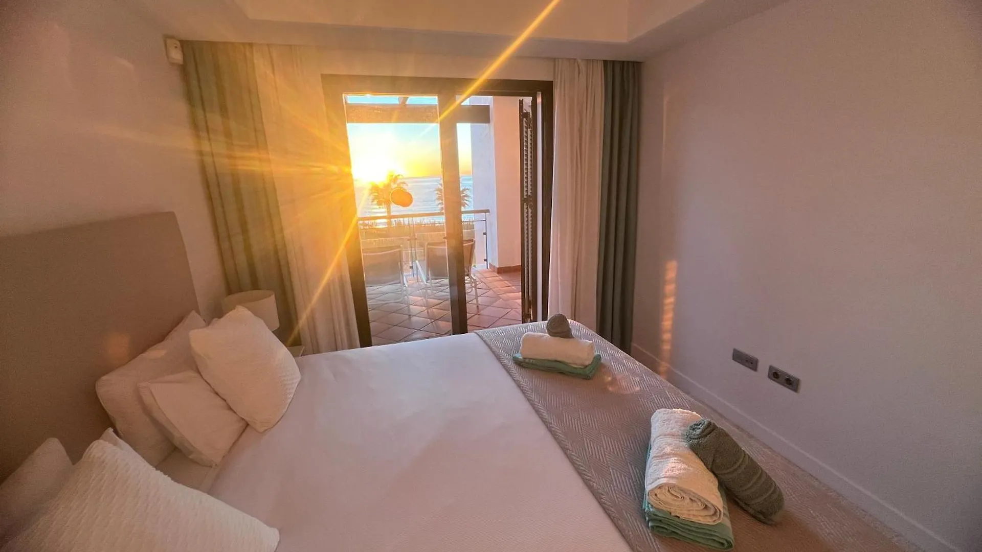Sunrise Beach Front - Casares Del Mar